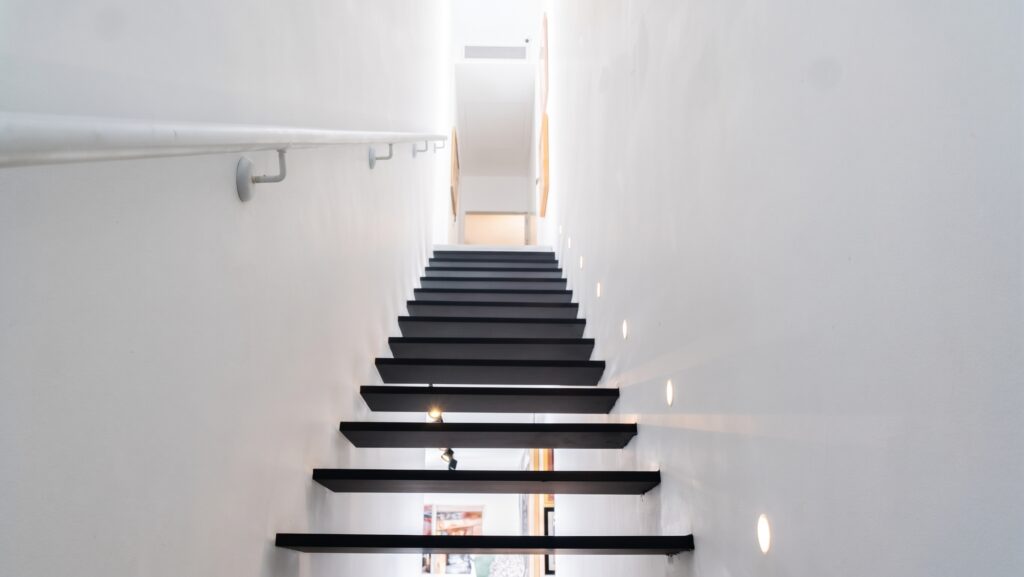 Hakidma 51 Herzliya — escalier
