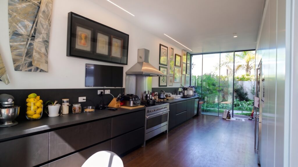 Hakidma 51 Herzliya — cuisine