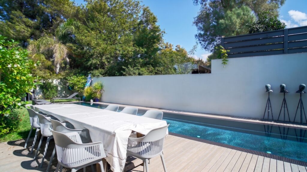Hakidma 51 Herzliya — terrasse et piscine
