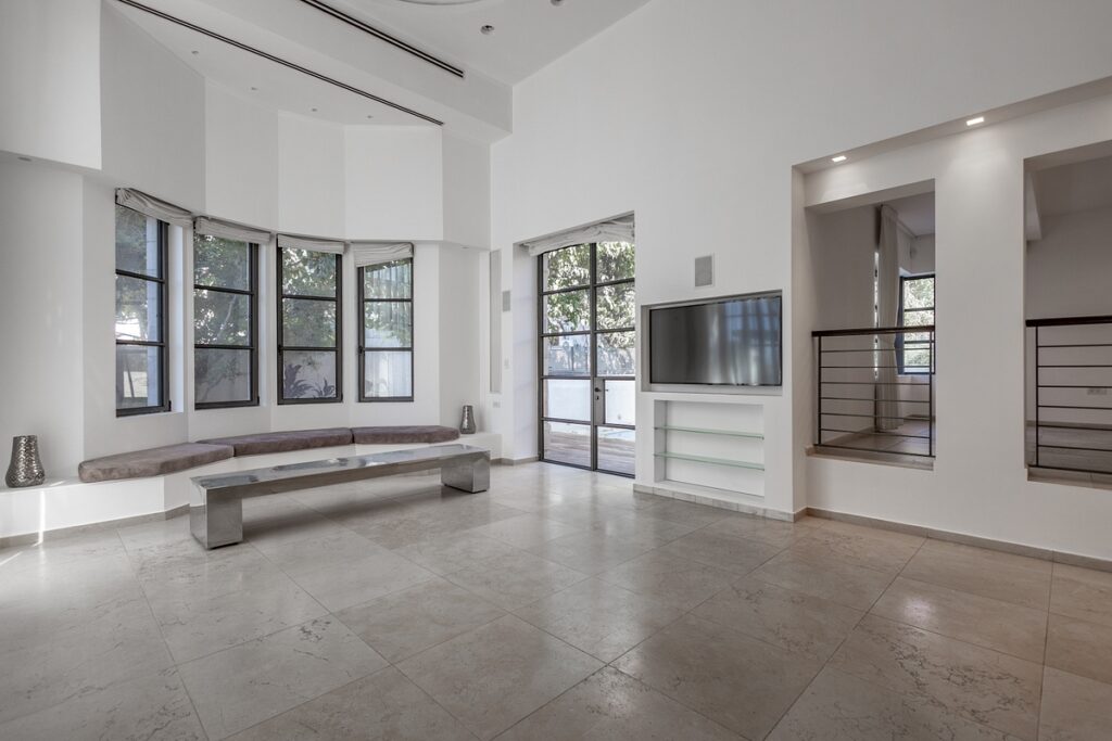 p-1570285267-Villa (Modiin-11) by Asher Davidson (27.10.25)-12 (1).jpg