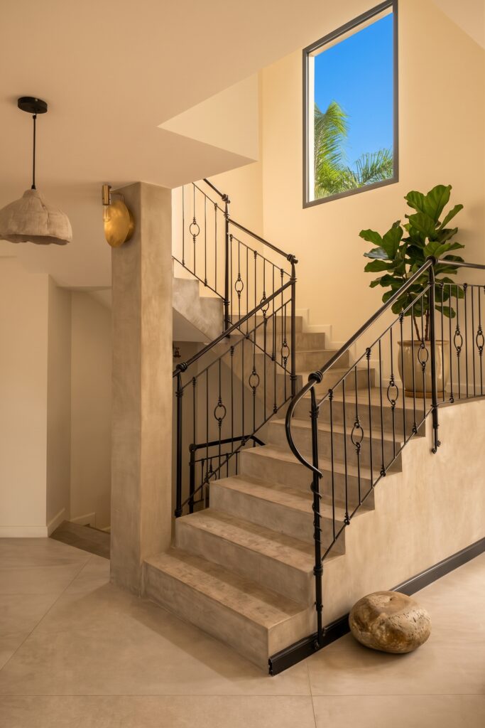 Haeshel 80B Herzliya Pituach — escalier et séjour
