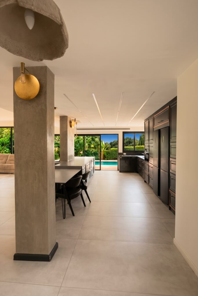 Haeshel 80B Herzliya Pituach — cuisine et salle à manger